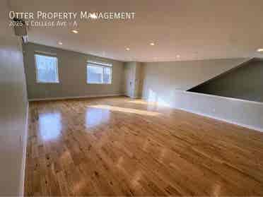 Room w/walk-in closet, private bath