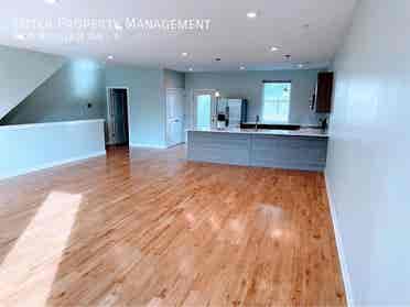 Room w/walk-in closet, private bath