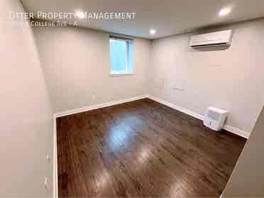 Room w/walk-in closet, private bath