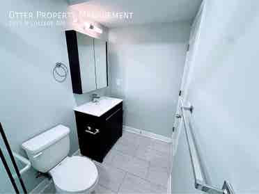 Room w/walk-in closet, private bath