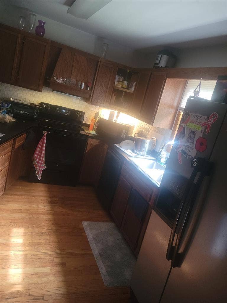 We are looking for a roomate