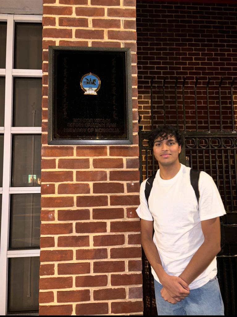 y/o CMU Grad, want roommates