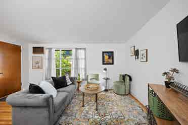 Large bedroom 1 Female roommate
