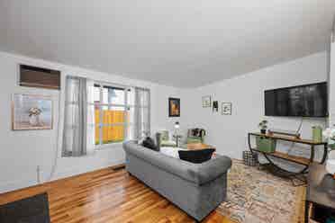 Large bedroom 1 Female roommate