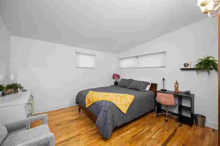 Bedroom 1 Female roommate