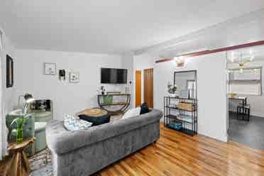Large bedroom 1 Female roommate