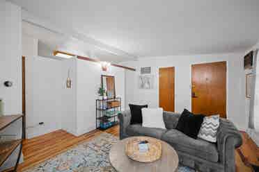 Large bedroom 1 Female roommate