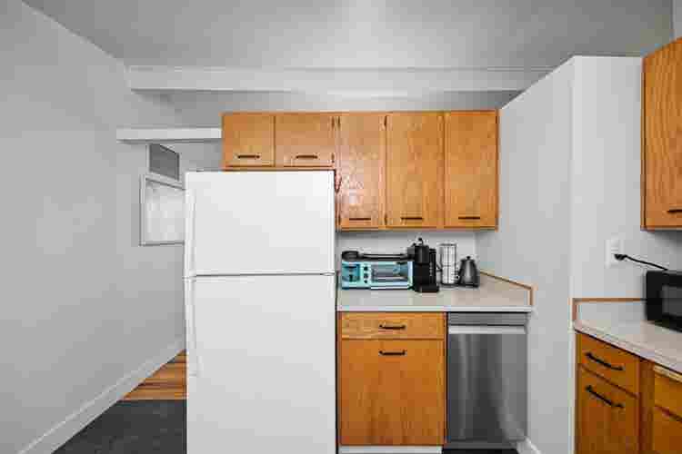 Bedroom 1 Female roommate