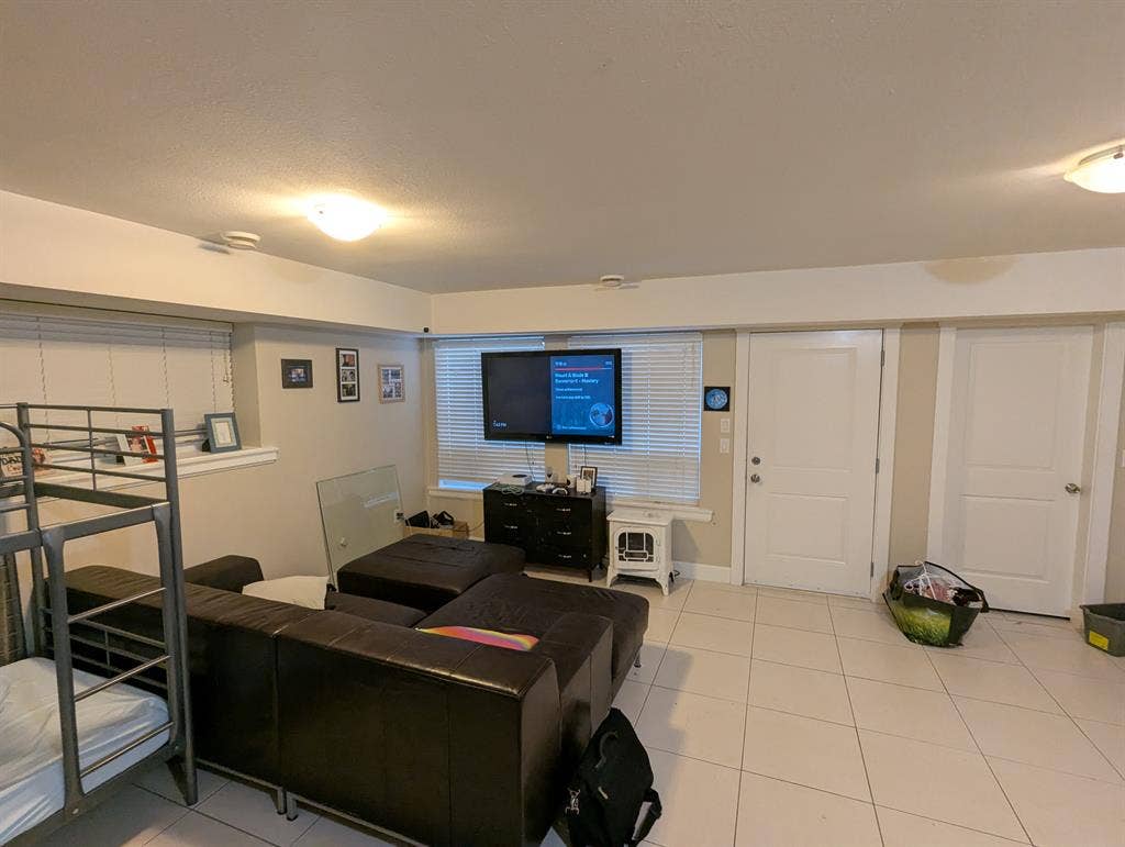 Room for rent $