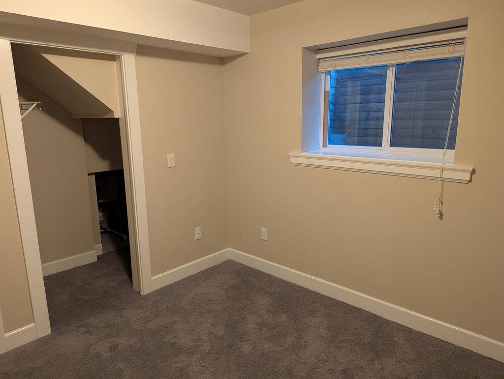 Room for rent $