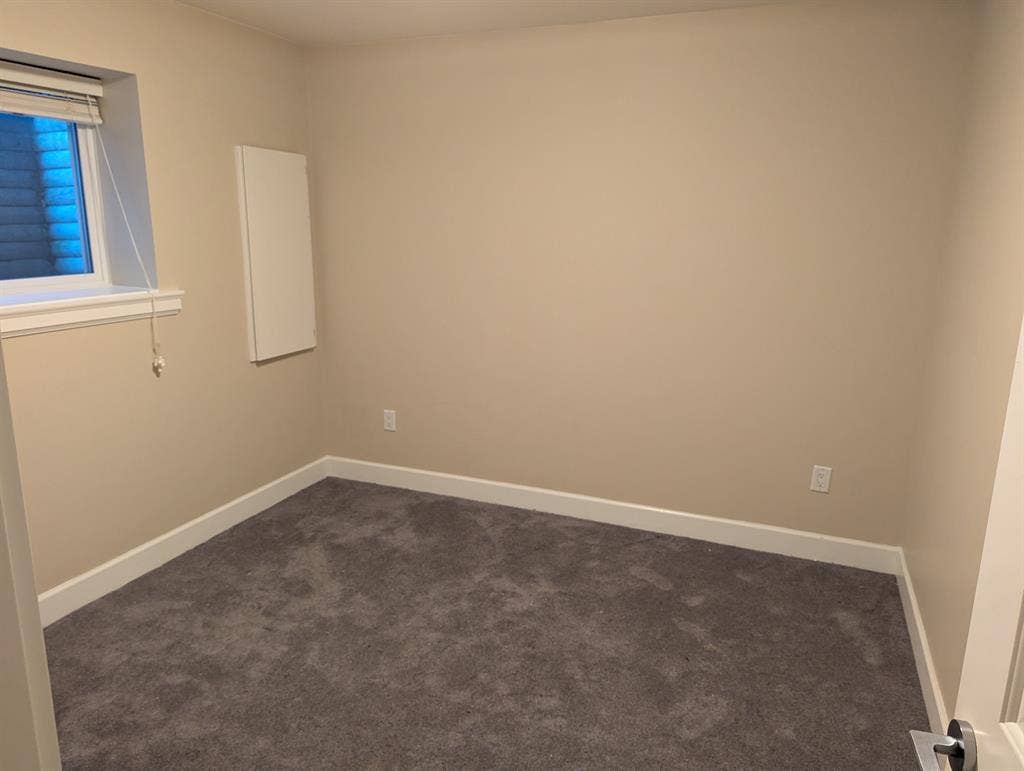 Room for rent $
