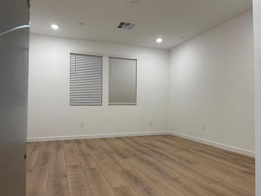 Available: studio space 1 tenant