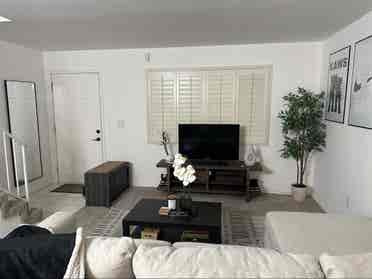 Looking for roomate in b