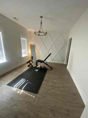 3 upstairs rooms available - Monroe