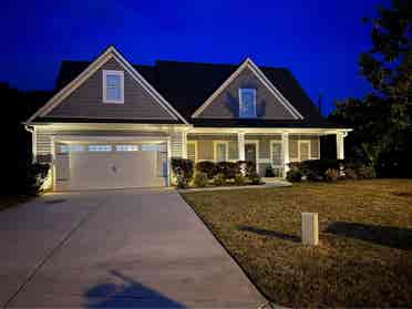 3 upstairs rooms available for rent
