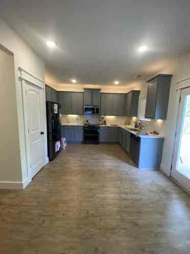 3 upstairs rooms available - Monroe