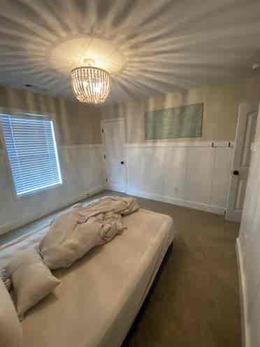 3 upstairs rooms available - Monroe