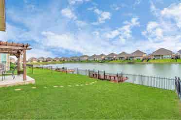 Katy lake house room for rent