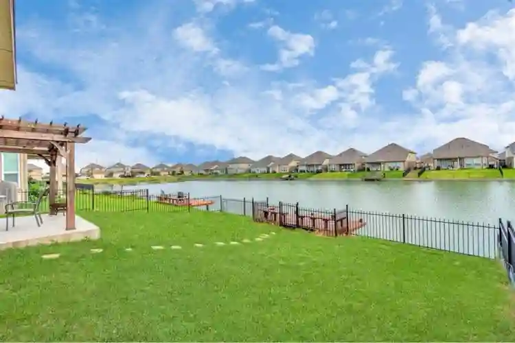 Katy lake house room for rent