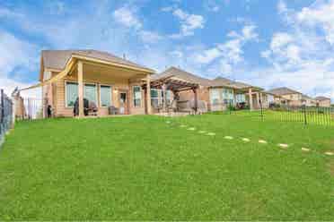 Katy lake house room for rent