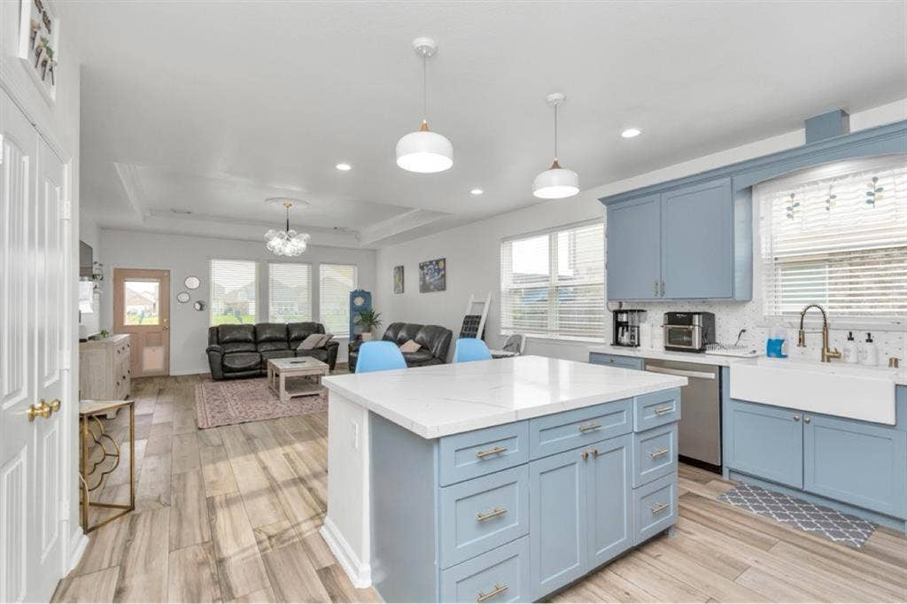 Katy lake house room for rent