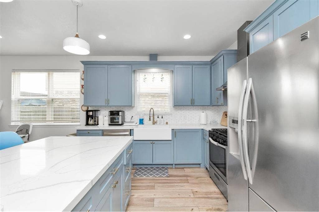 Katy lake house room for rent