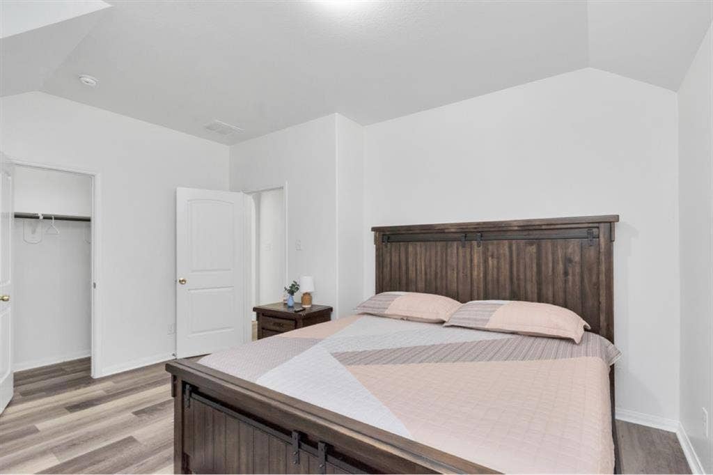 Katy lake house room for rent