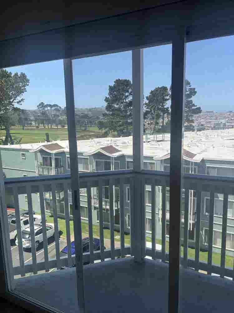 Iso Roomate June 1st move in