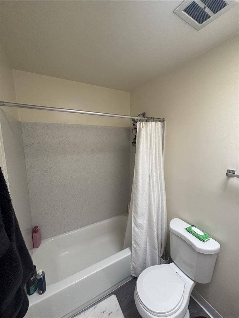Iso Roomate June 1st move in