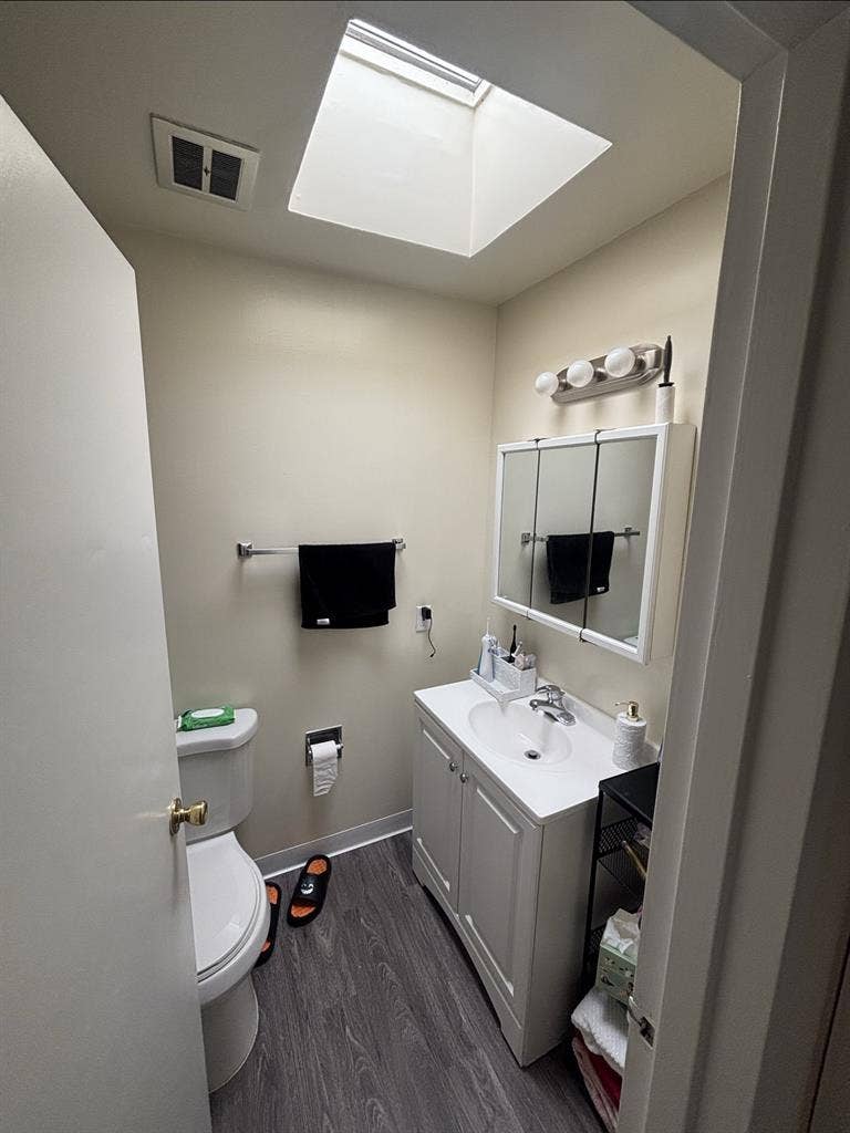 Iso Roomate June 1st move in