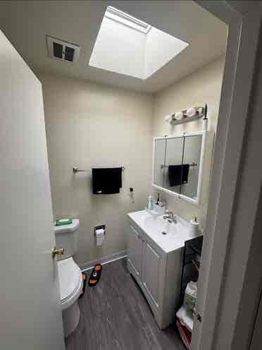 Iso Roomate June 1st move in
