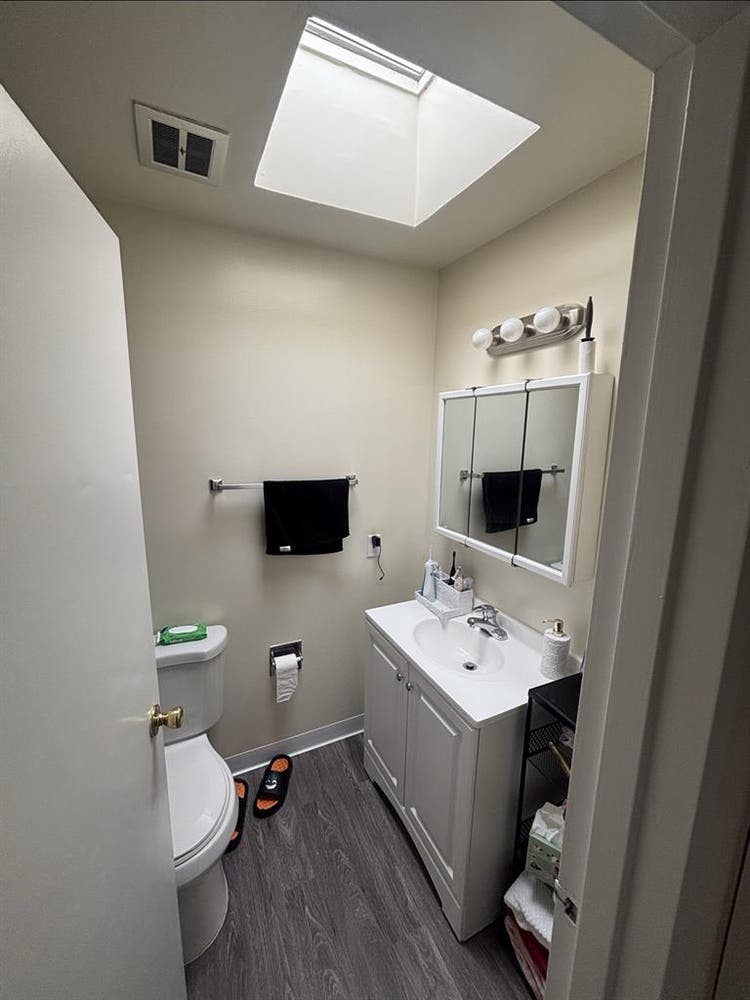 Iso Roomate June 1st move in
