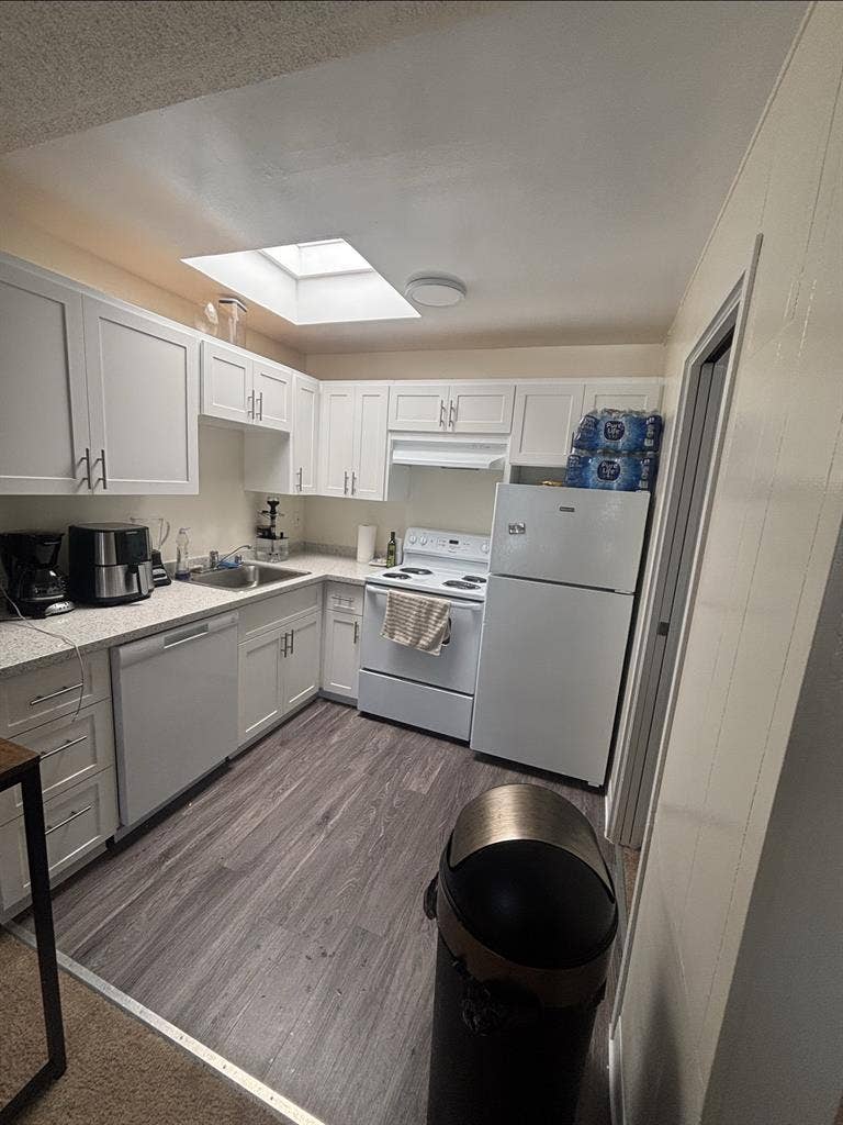 Iso Roomate June 1st move in