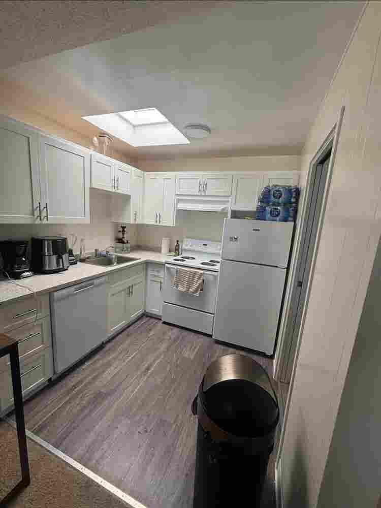 Iso Roomate June 1st move in