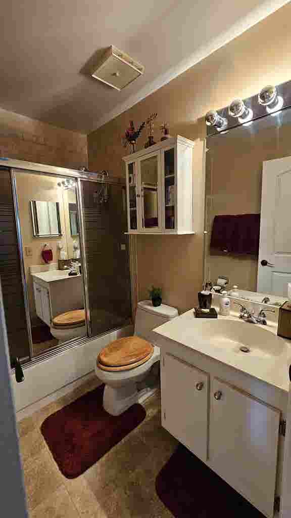 Furnished room with pvt. bathroom.