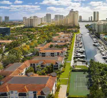 Luxury Waterfront 2 Master room