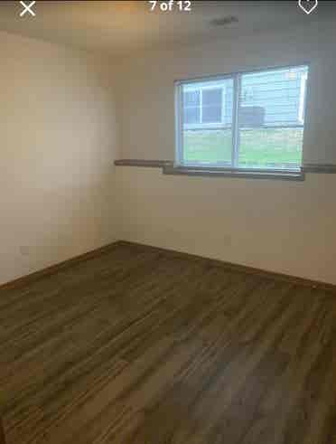 Looking for 2 female roommates
