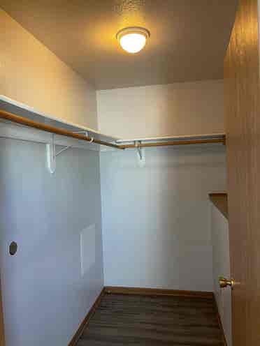 Looking for 2 female roommates