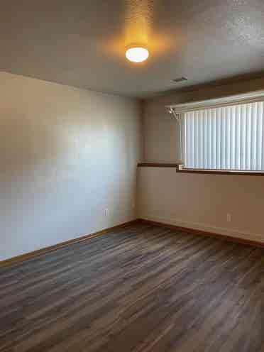Looking for 2 female roommates
