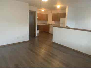 Looking for 2 female roommates