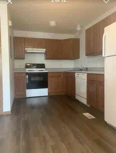 Looking for 2 female roommates
