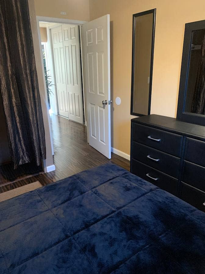 Available Clean Room for Rent