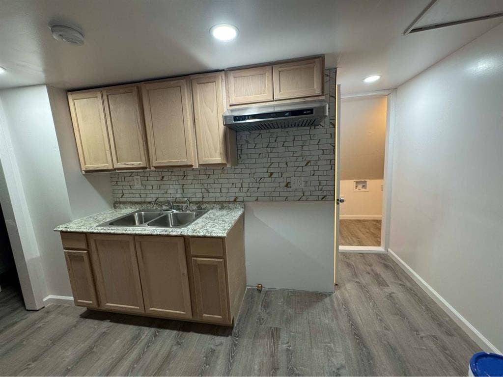 3rd floor for rent