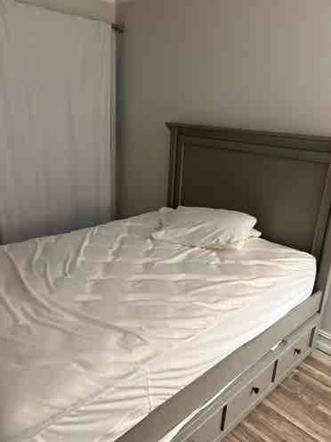 I’m looking for a roommate