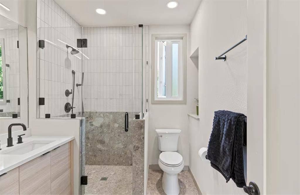 Charming Private Carriage House
