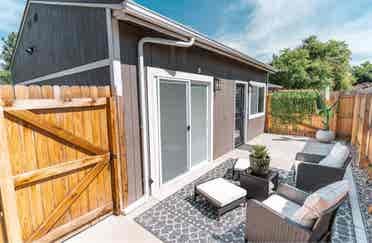 Charming Private Carriage House