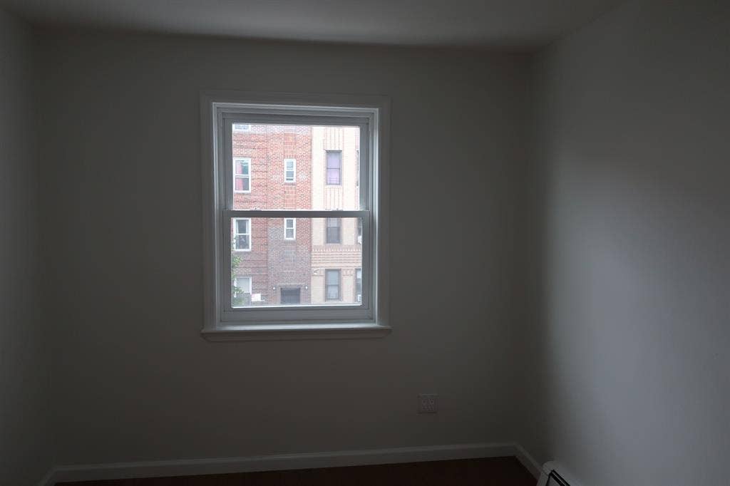 Room for Rent - Woodside NY