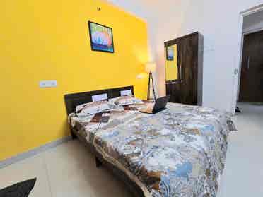 Sharing Studio Room available