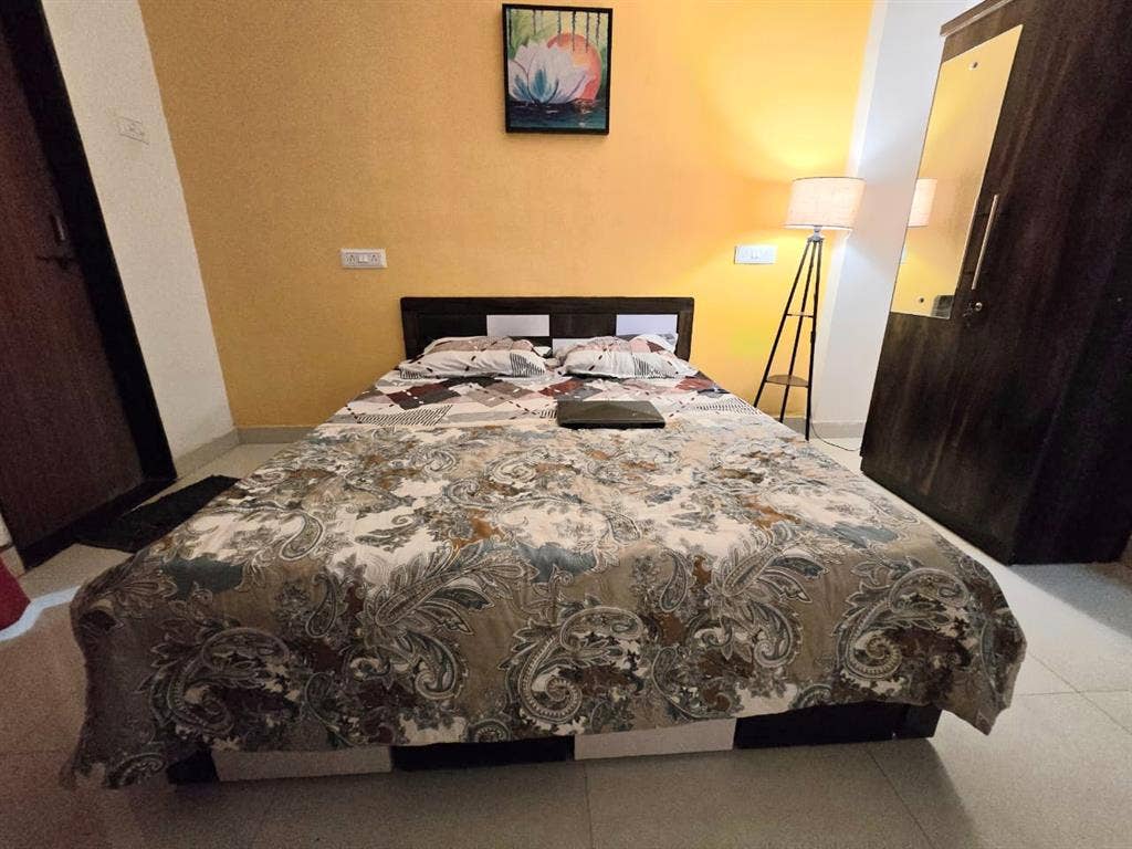 Sharing Studio Room available