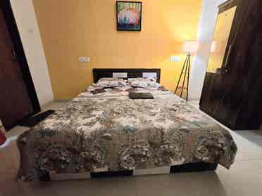 Sharing Studio Room available